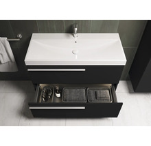 Meuble-lavabo avec tiroir ouvert, lavabo et robinet dans la salle de bain.