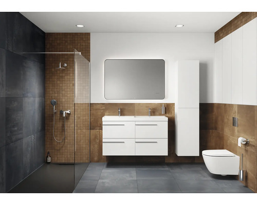 Salle de bains moderne avec douche, meuble-lavabo avec miroir, armoire haute et WC suspendu.