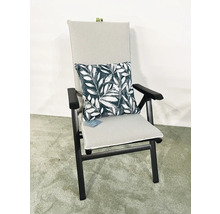 Gartensessel mit Armlehnen und Kissen mit Pflanzenmuster