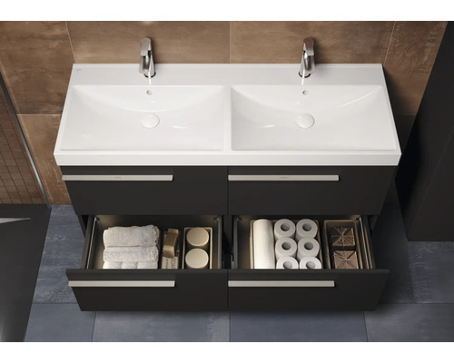 Meuble double vasque avec meuble bas et tiroirs ouverts pour ranger les accessoires de salle de bain
