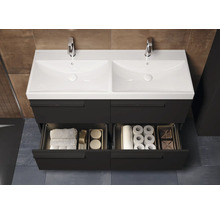 Meuble-lavabo double avec meuble bas et tiroirs ouverts pour rangement de salle de bain