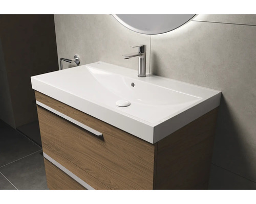 Meuble sous-lavabo avec lavabo et robinet dans la salle de bain