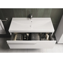 Meuble sous-lavabo avec tiroir ouvert dans une salle de bains