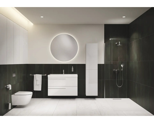 Salle de bain moderne avec toilettes, lavabo, miroir et douche