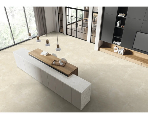 Pièce lumineuse avec îlot de cuisine, meuble mural et grande fenêtre pour une ambiance conviviale.