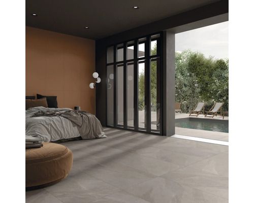 Chambre avec carrelage et accès à la piscine