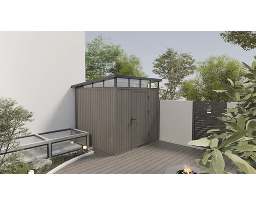 Gartenszene mit Gerätehaus, Frühbeet und Terrassenbereich