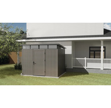 Gartenschrank aus Holz mit Doppeltür und Oberlicht vor einem Haus