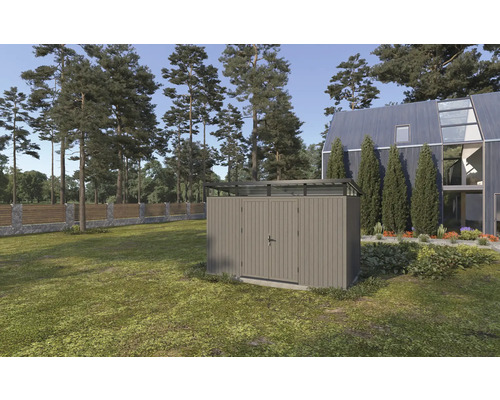 Scène de jardin avec abri de jardin sur pelouse