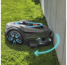 Robot tondeuse coupant les bordures sur une pelouse