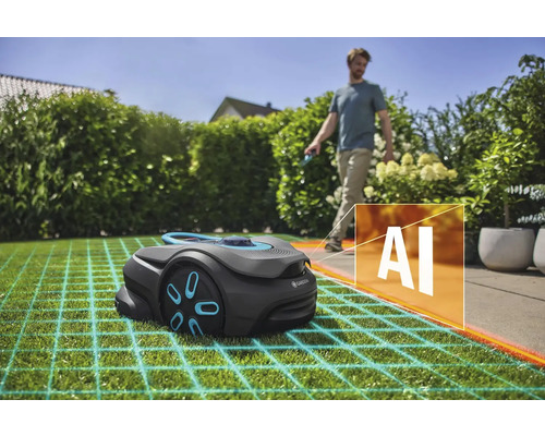 Robot tondeuse Gardena avec homme en arrière-plan et fonction IA mise en évidence sur une pelouse