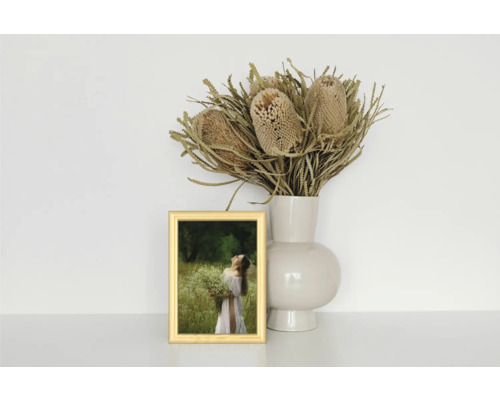 Nature morte décorative avec cadre photo, vase à fleurs et fleurs séchées