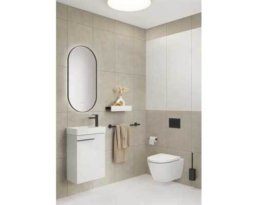 Modernes Badezimmer mit Waschtisch, Spiegel, Toilette und Accessoires
