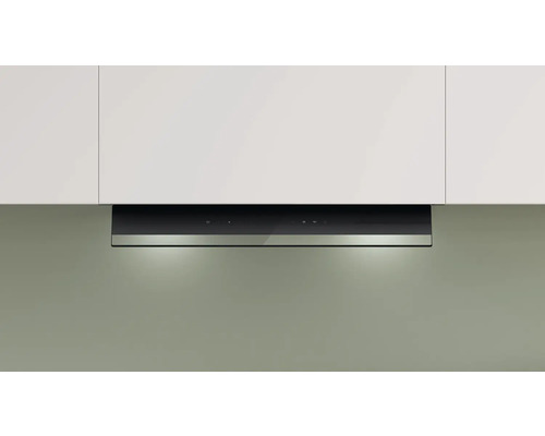 Dunstabzugshaube unter Hängeschrank in einer Küche