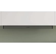 Bosch Logo auf Dunstabzugshaube unter Küchenschrank