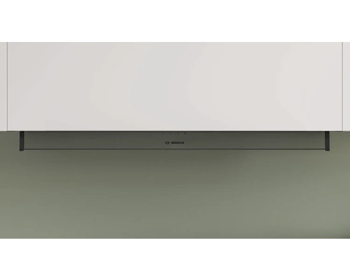 Bosch Logo auf Dunstabzugshaube unter Küchenschrank