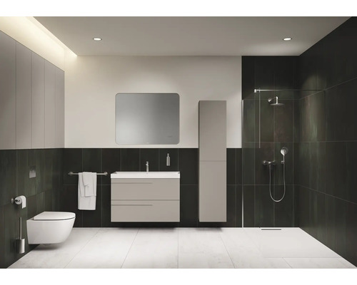 Salle de bain moderne avec WC, meuble sous-lavabo, miroir, armoire haute et douche