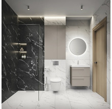 Salle de bains moderne avec douche, lavabo, miroir et toilettes
