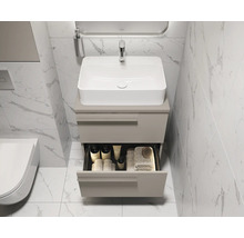 Salle de bains avec lavabo, meuble sous-lavabo avec tiroir et toilettes
