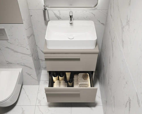 Salle de bains avec lavabo, meuble sous-lavabo avec tiroir et toilettes