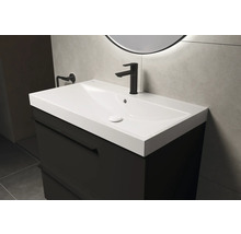 Meuble-lavabo avec armoire et robinet dans la salle de bain