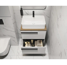 Salle de bains moderne avec lavabo, meuble sous-lavabo et tiroir ouvert