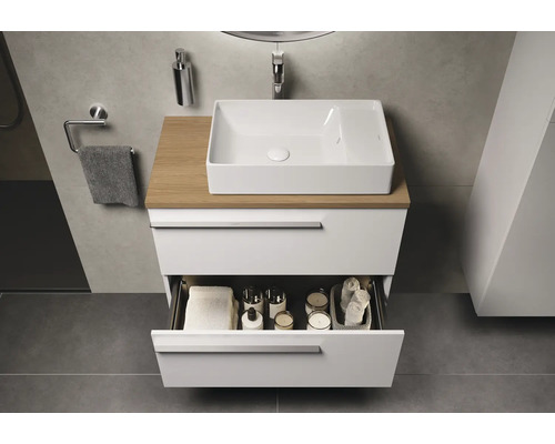 Salle de bains moderne avec meuble-lavabo, vasque à poser, tiroirs et accessoires