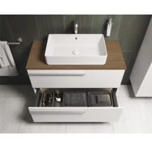 Salle de bain avec lavabo, meuble sous-vasque avec tiroir coulissant et plateau en bois