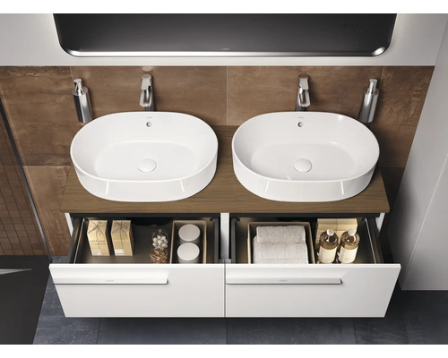 Salle de bains avec deux vasques à poser, meuble sous-vasque avec tiroirs ouverts