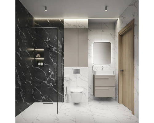 Modernes Badezimmer mit Dusche, Waschtisch, Spiegelschrank und Toilette vor Marmorwand