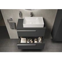 Salle de bains moderne avec meuble sous-lavabo, tiroir ouvert et vasque à poser