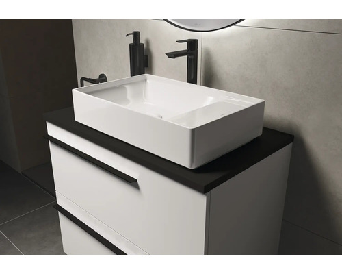 Salle de bains avec vasque à poser, meuble sous-vasque avec tiroirs et robinetterie