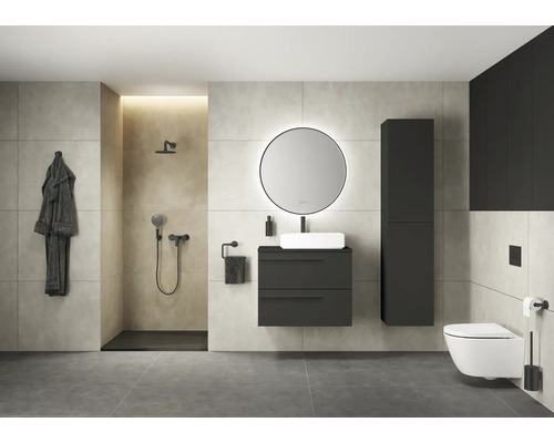 Salle de bain moderne avec douche, meuble-lavabo avec miroir, toilettes et carrelage gris