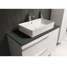 Meuble-lavabo avec lavabo à poser, robinetterie et distributeur de savon dans la salle de bain