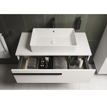 Salle de bains moderne avec lavabo à poser sur un meuble sous-vasque avec tiroir ouvert