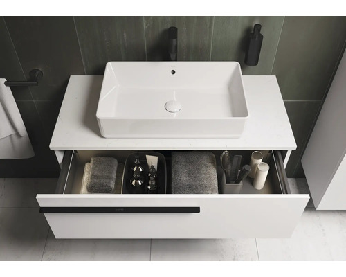 Salle de bains moderne avec lavabo à poser sur un meuble sous-vasque avec tiroir ouvert