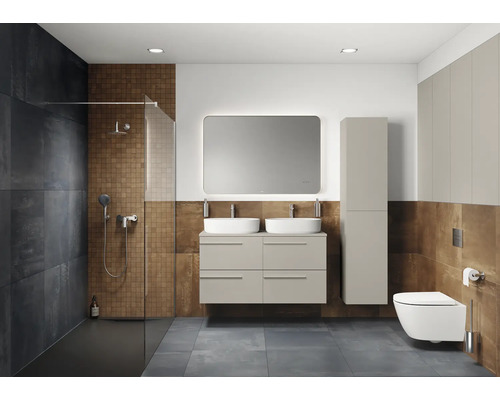 Salle de bain moderne avec douche, meuble-lavabo avec double vasque, miroir, armoire haute et toilettes.