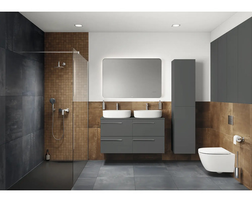 Salle de bains moderne avec douche, meuble double vasque, miroir, toilettes et meubles gris