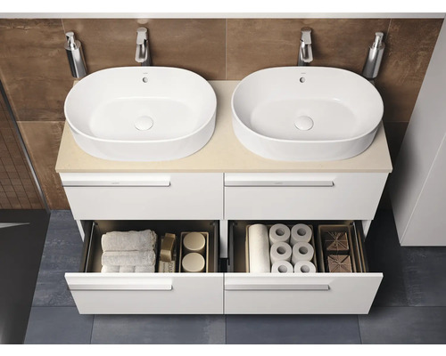 Salle de bain avec deux lavabos sur meuble-lavabo avec tiroirs