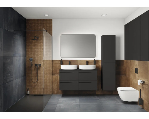 Salle de bains moderne avec douche, meuble-lavabo avec double vasque, miroir et toilettes.