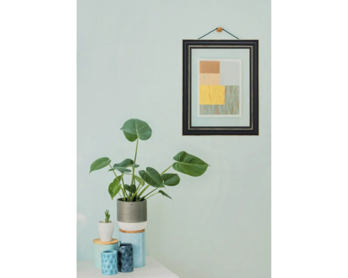 Ambiance intérieure décorative avec plantes d'intérieur et image encadrée