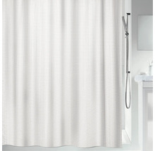 Rideau de douche blanc à motif gaufré dans salle de bain
