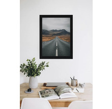 Image de paysage encadrée avec une longue route