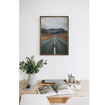 Image décorative encadrée d'une route au-dessus d'un bureau