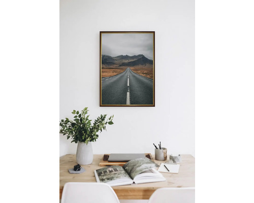 Image décorative encadrée d'une route au-dessus d'un bureau
