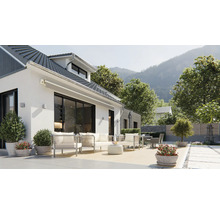 Maison avec terrasse, mobilier de jardin et vue sur la montagne