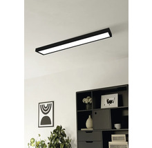 Plafonnier dans une pièce lumineuse avec une étagère