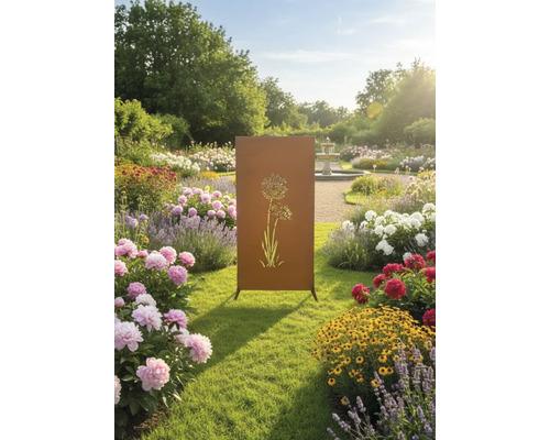 Garten mit Metall Sichtschutzwand und Blumenmuster