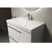 Waschtischunterschrank mit Waschbecken und Armatur im Badezimmer