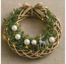Couronne de Noël décorative avec ruban, boules, pommes de pin, bois de cerf et éclairage